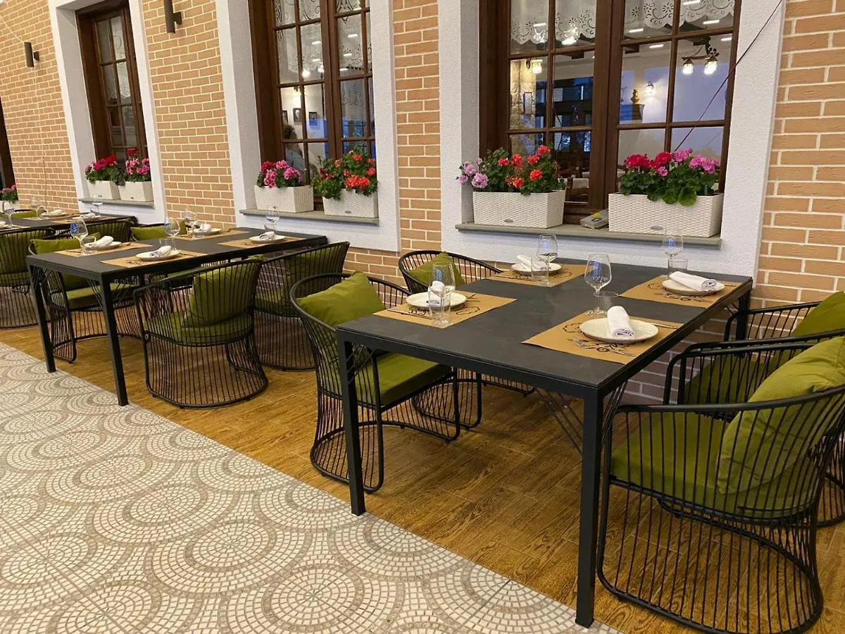 Ardenica Boutique Hotel Lushnjë 4*,
