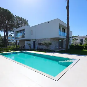 Resort Parrot's, Plazhi San Pietro
